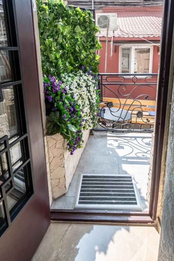 Q&B House Hotel Тбилиси Екстериор снимка