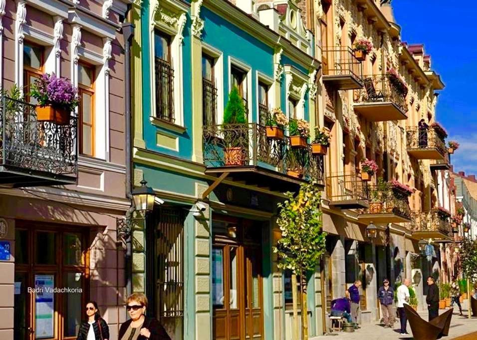 Q&B House Hotel Тбилиси Екстериор снимка