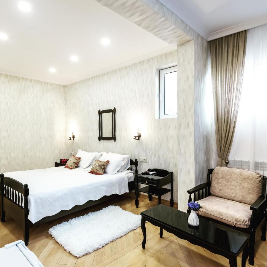 Q&B House Hotel Тбилиси Екстериор снимка