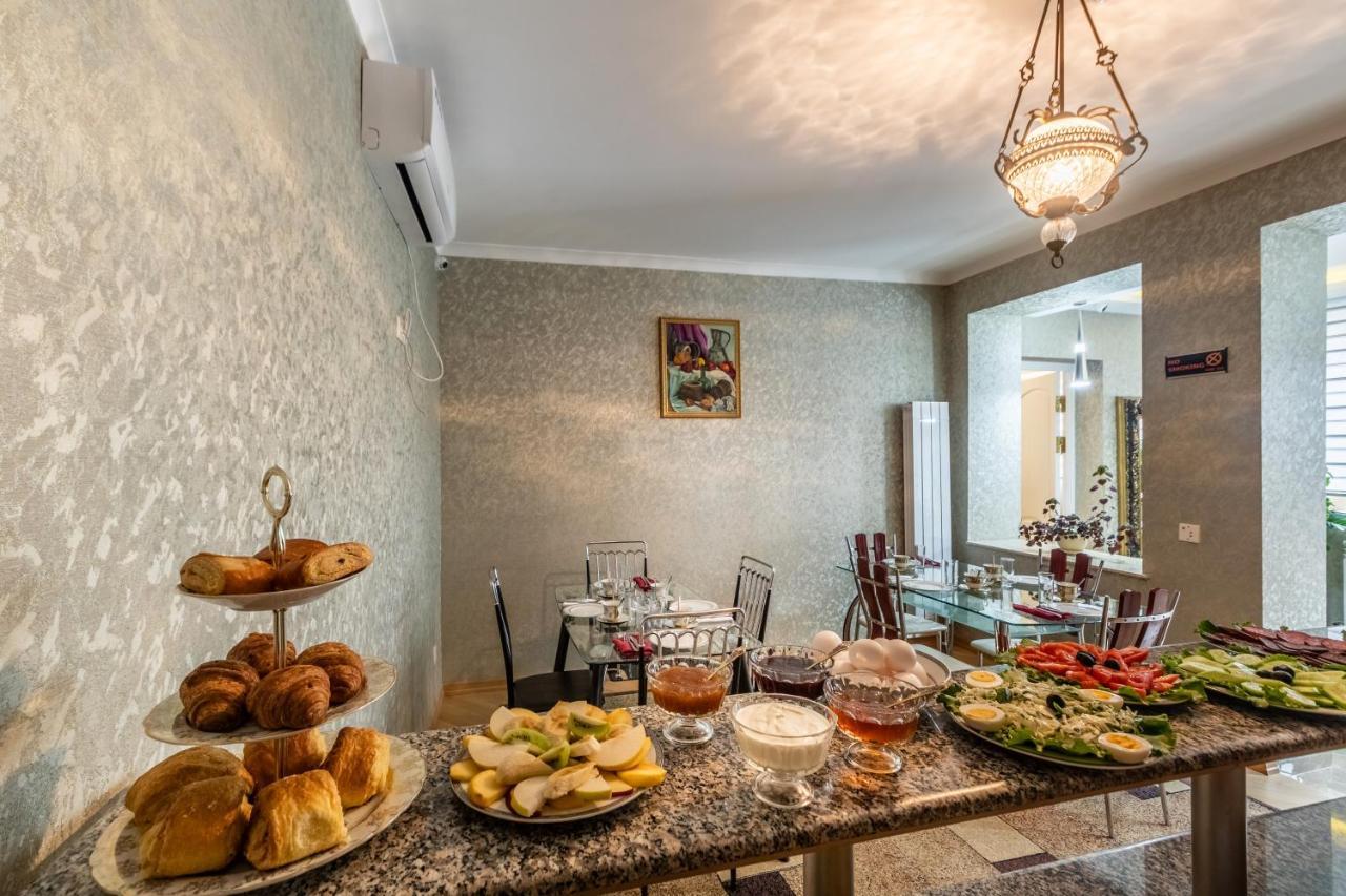 Q&B House Hotel Тбилиси Екстериор снимка