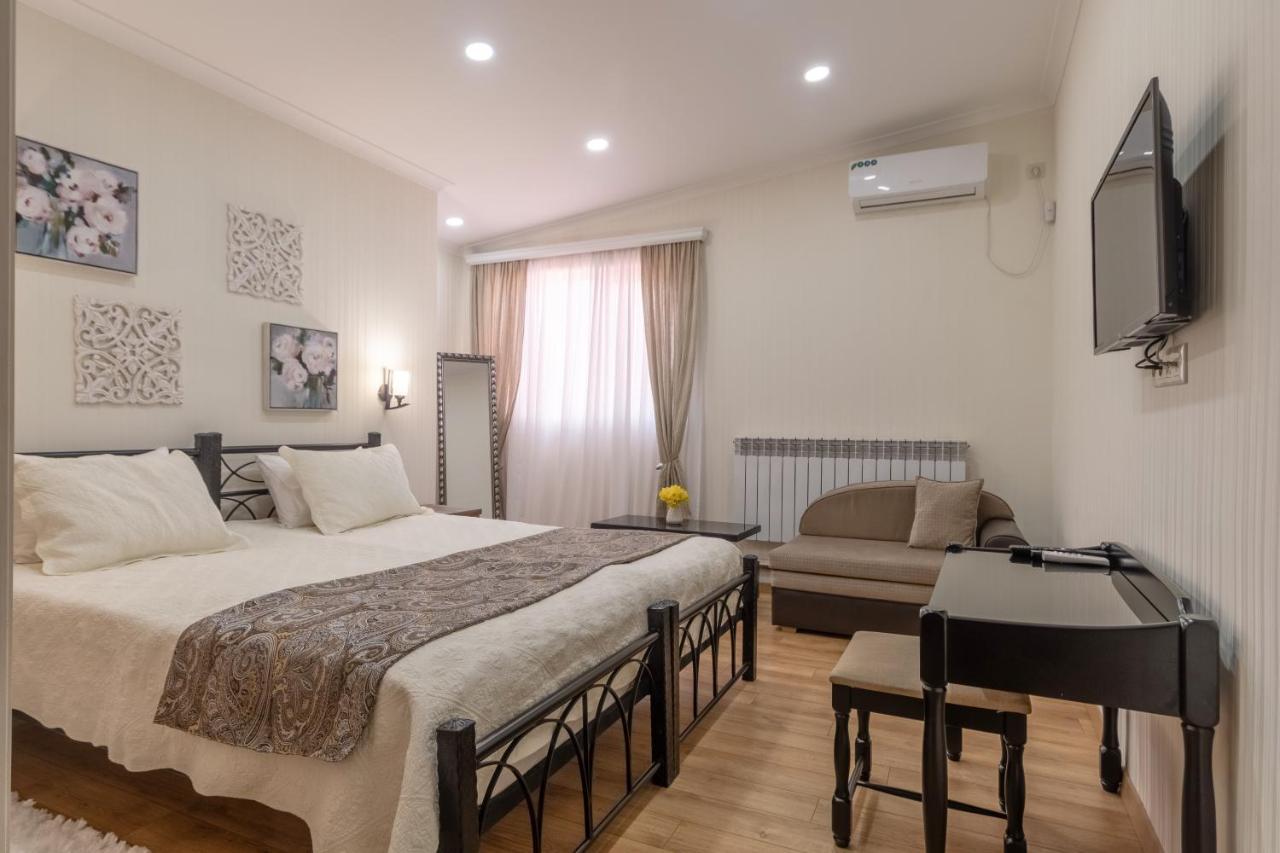 Q&B House Hotel Тбилиси Екстериор снимка