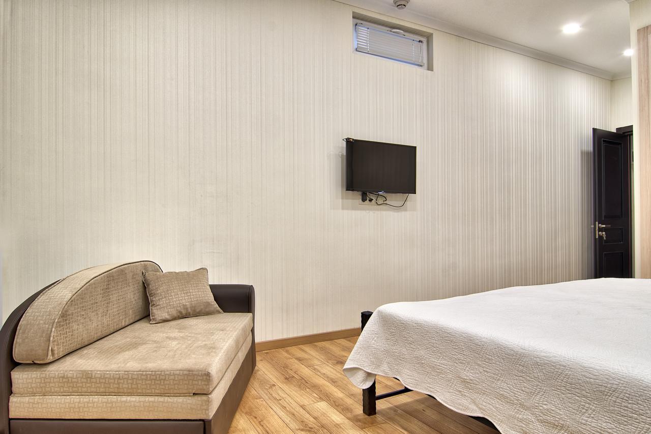Q&B House Hotel Тбилиси Екстериор снимка