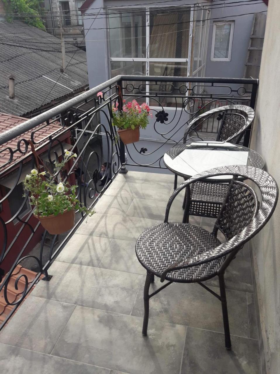 Q&B House Hotel Тбилиси Екстериор снимка