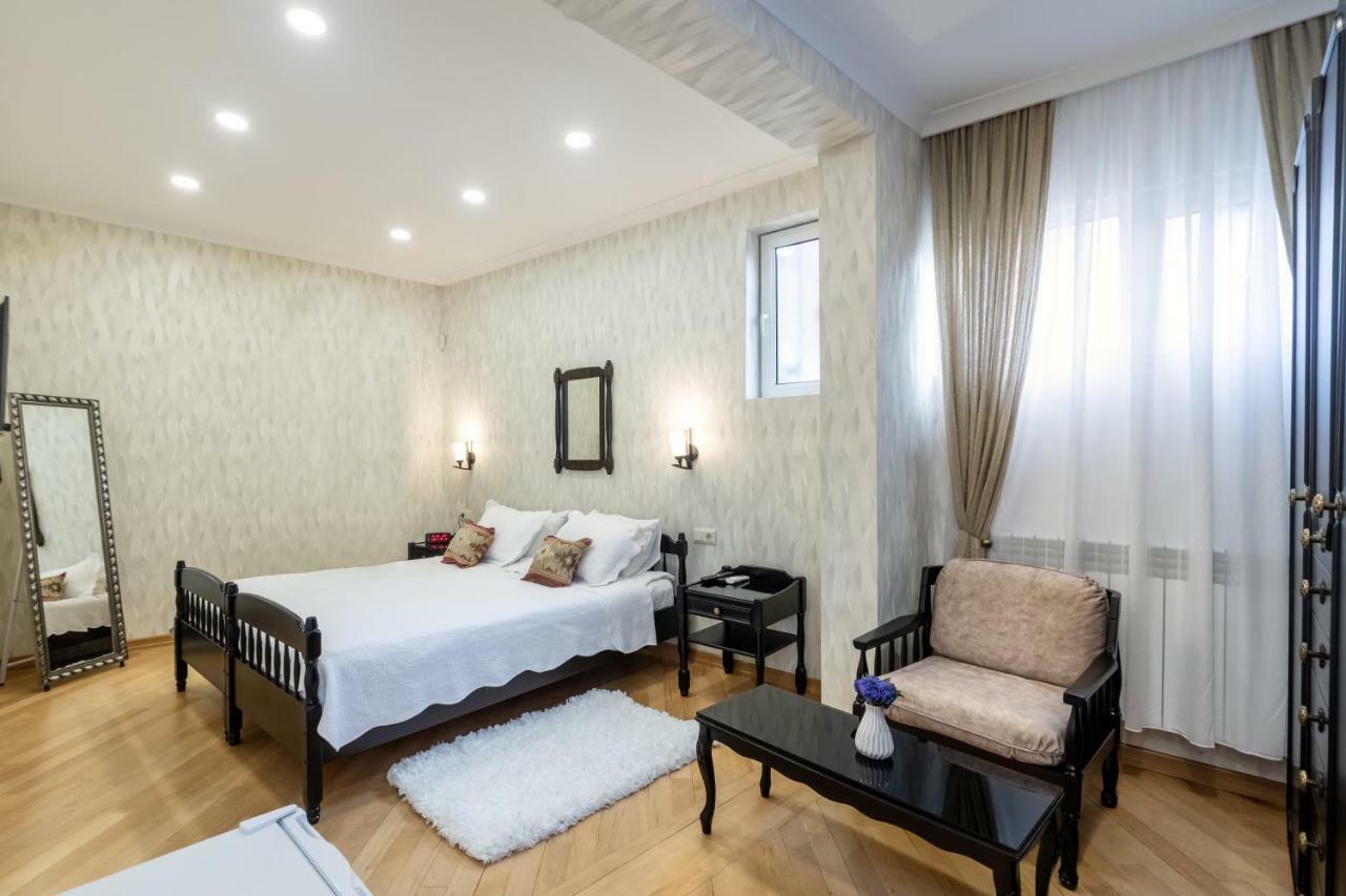Q&B House Hotel Тбилиси Екстериор снимка