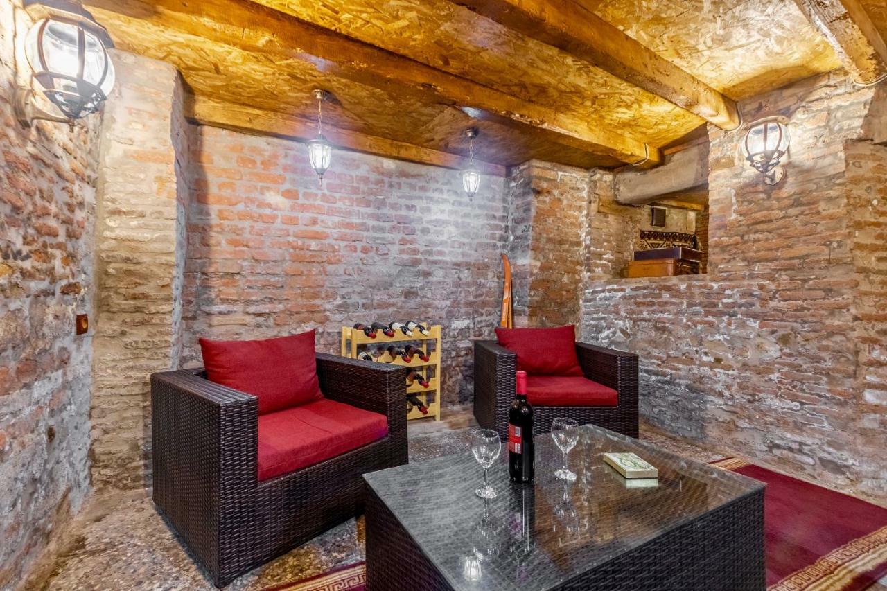 Q&B House Hotel Тбилиси Екстериор снимка
