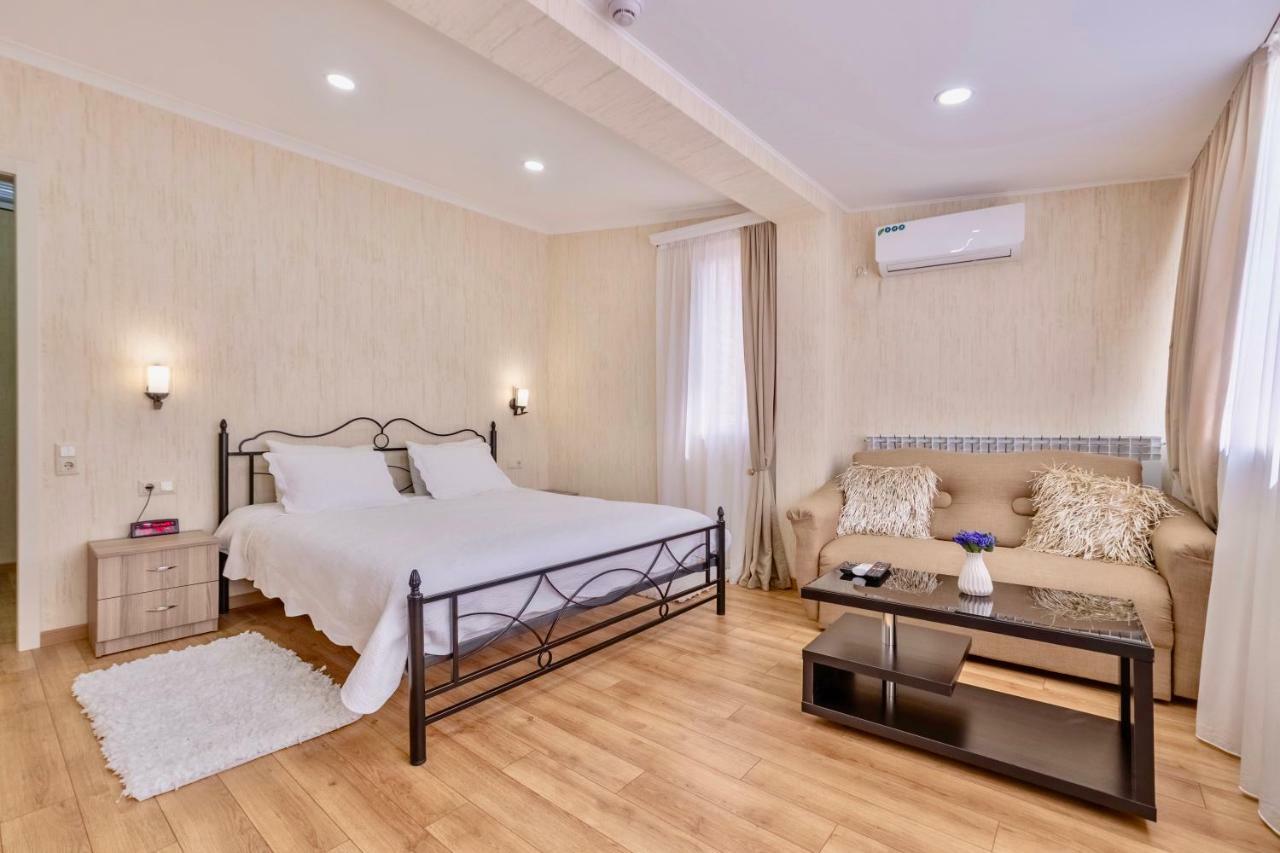 Q&B House Hotel Тбилиси Екстериор снимка