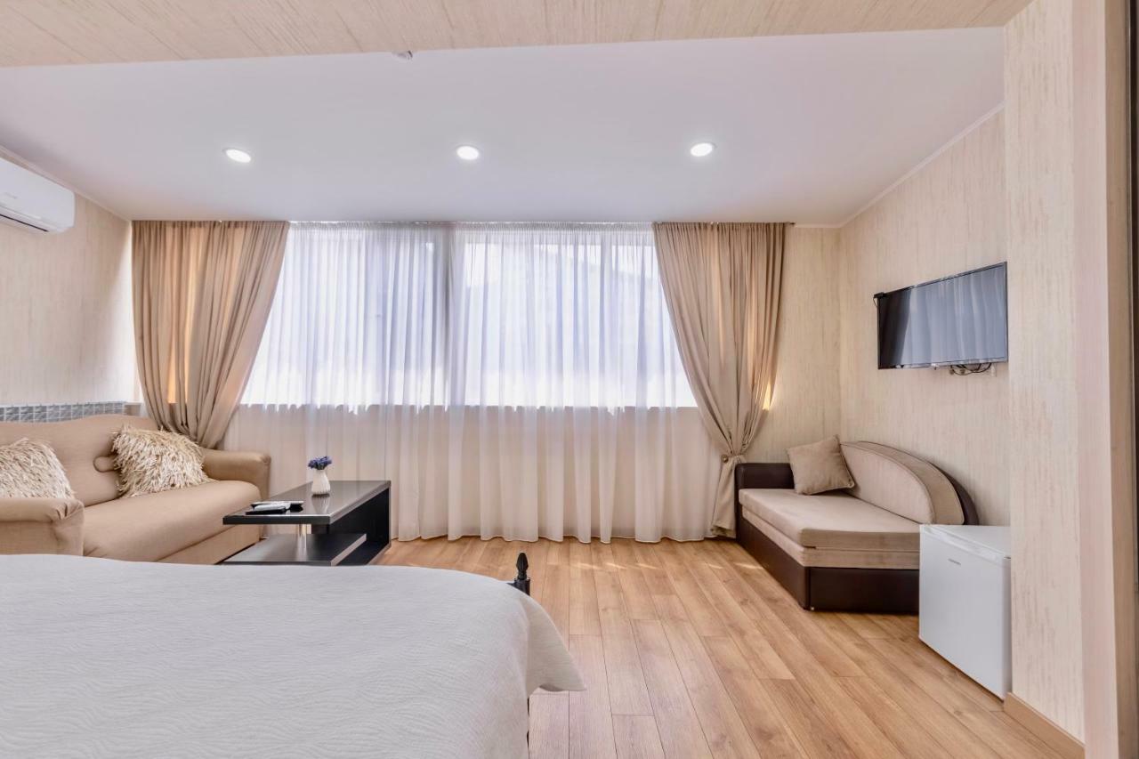 Q&B House Hotel Тбилиси Екстериор снимка