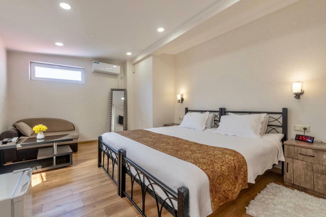 Q&B House Hotel Тбилиси Екстериор снимка