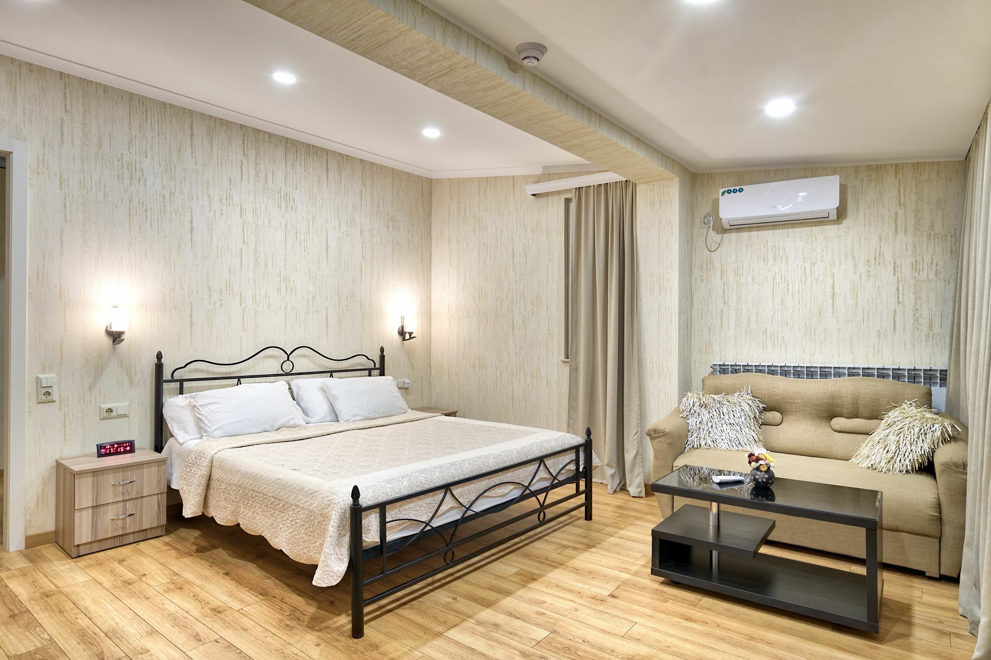 Q&B House Hotel Тбилиси Екстериор снимка