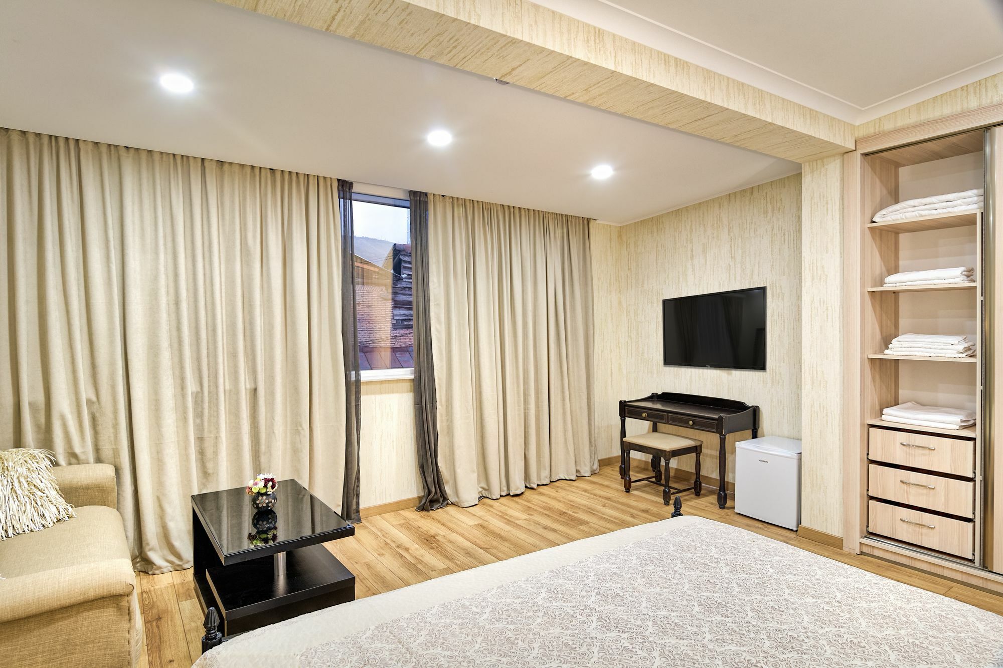 Q&B House Hotel Тбилиси Екстериор снимка
