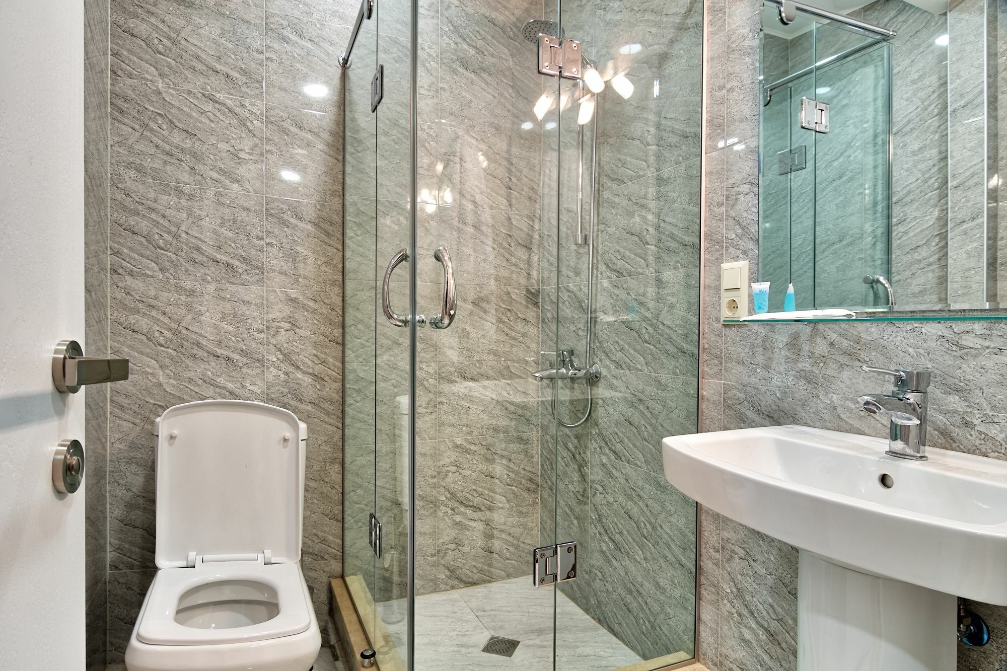 Q&B House Hotel Тбилиси Екстериор снимка