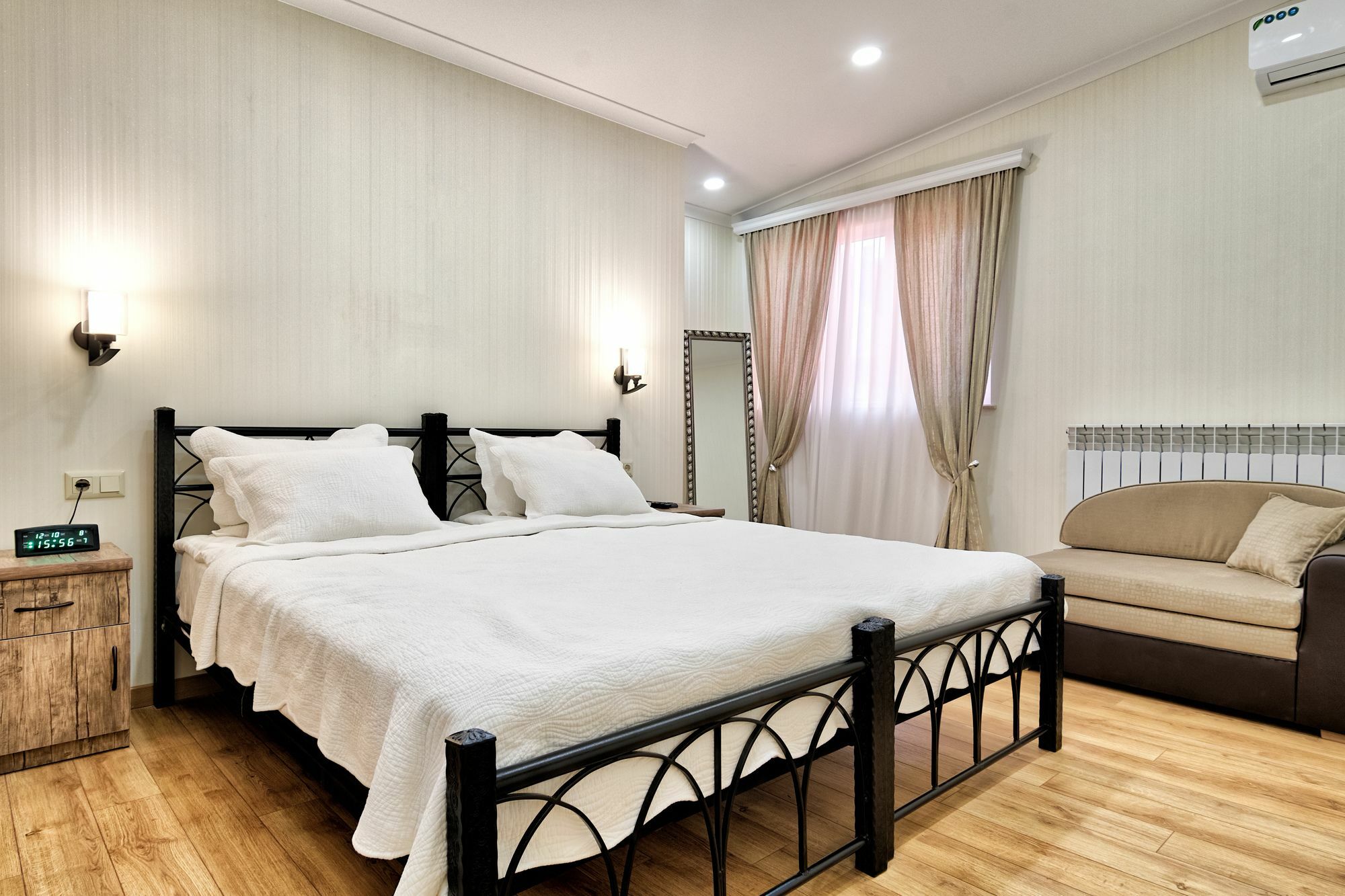 Q&B House Hotel Тбилиси Екстериор снимка