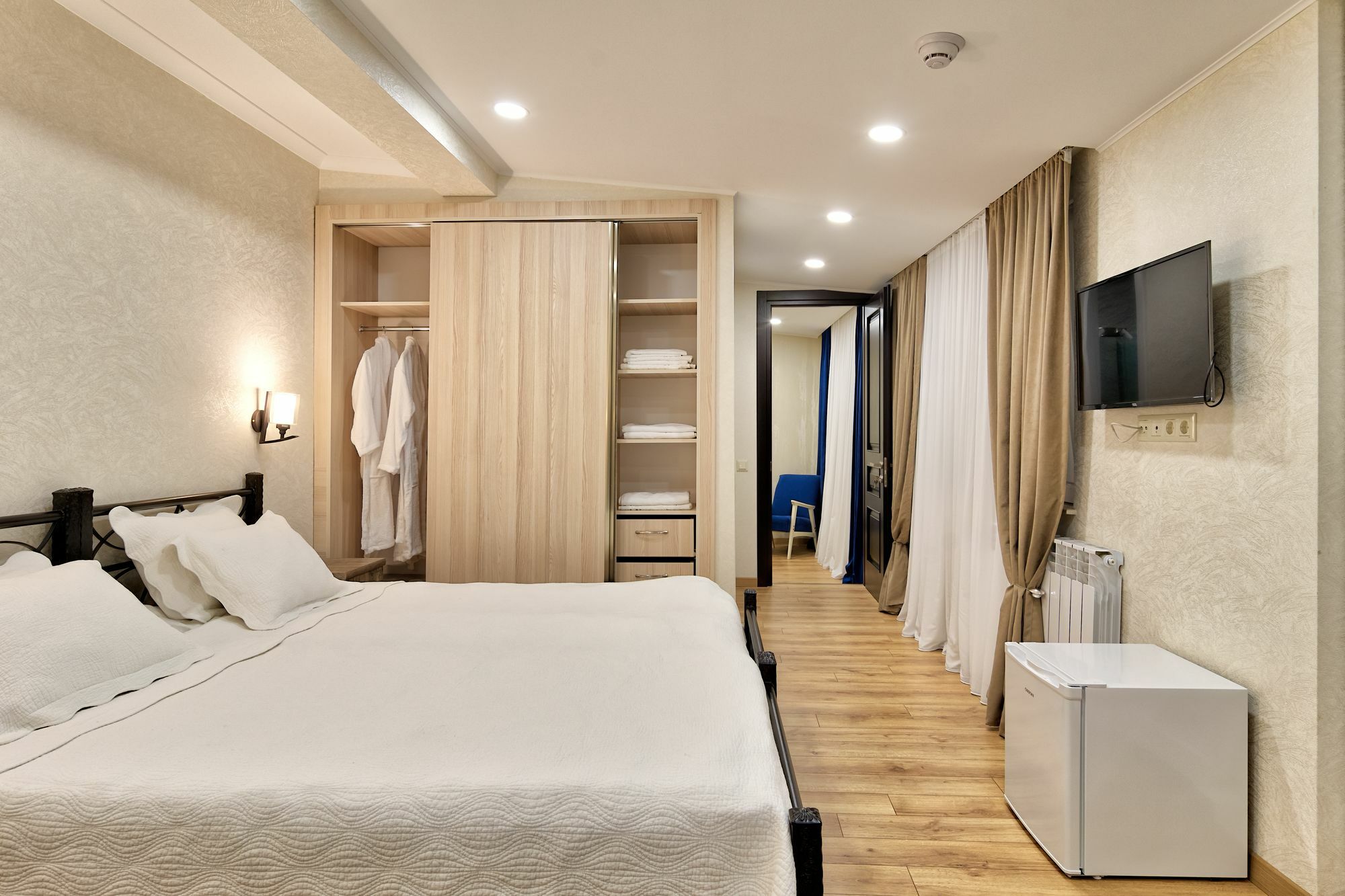 Q&B House Hotel Тбилиси Екстериор снимка