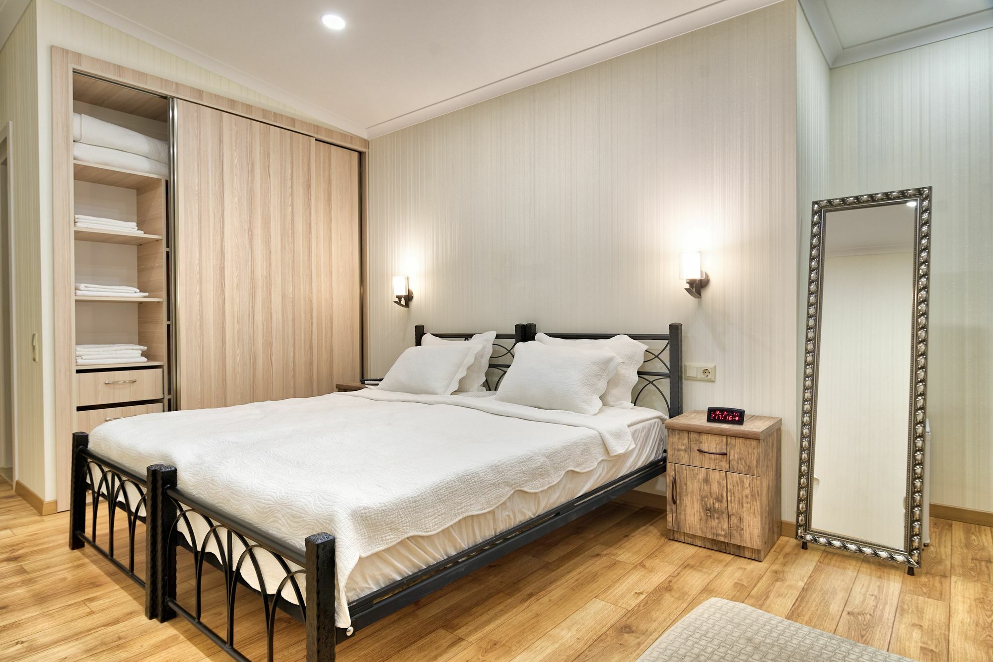 Q&B House Hotel Тбилиси Екстериор снимка